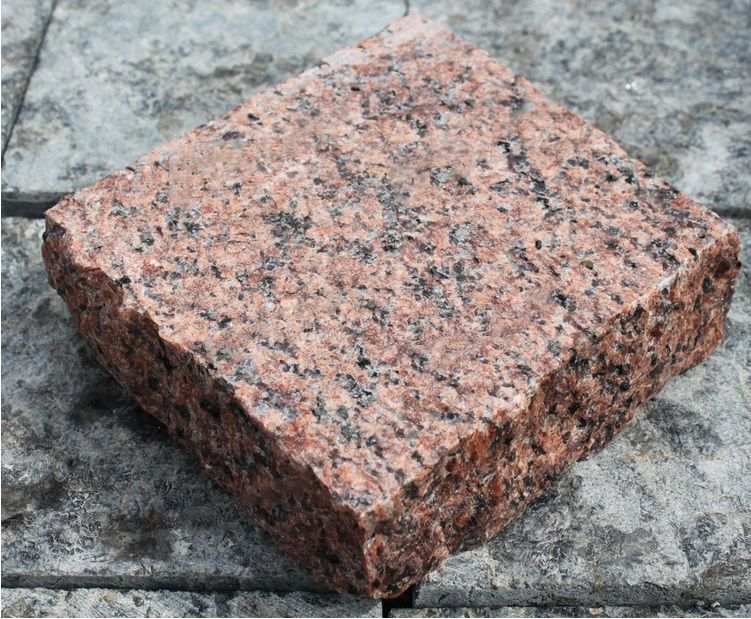Брусчатка колотая из гранита Ореховский